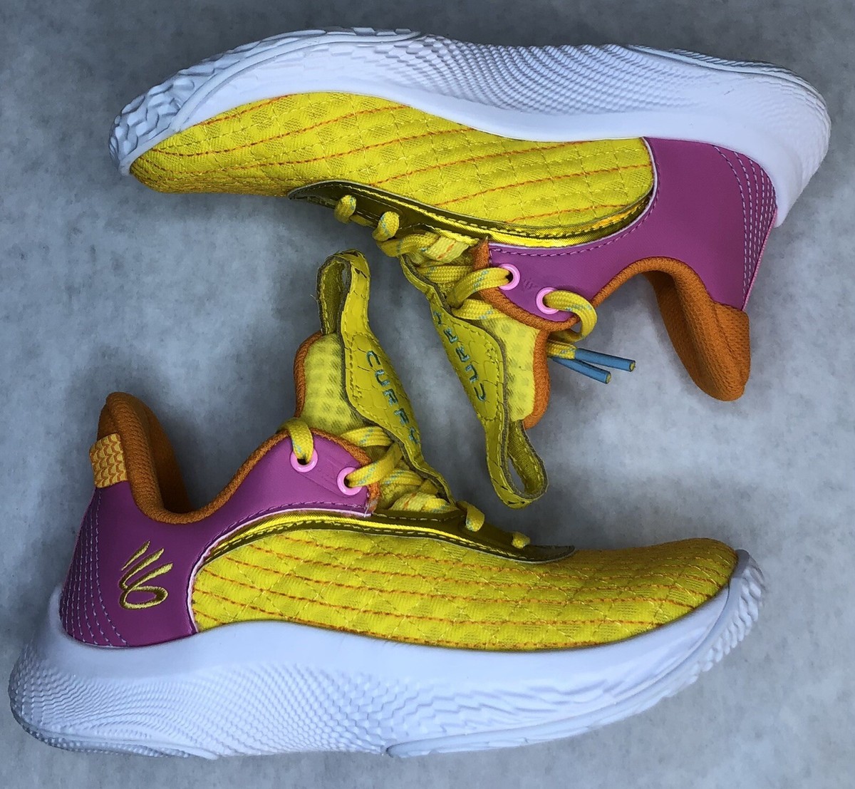 Under Armour x Curry 9 Flow Sesame Street Big Bird [3024250 Under Armour x Curry 9 Flow Sesame Street Big Bird [3024250