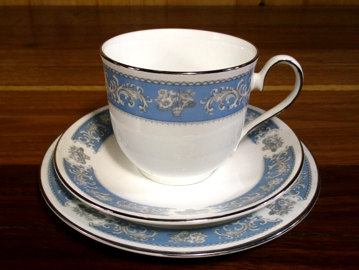 VINTAGE ELIZABETHAN STAFFORDSHIRE TUSCANY FINE BONE CHINA CUP