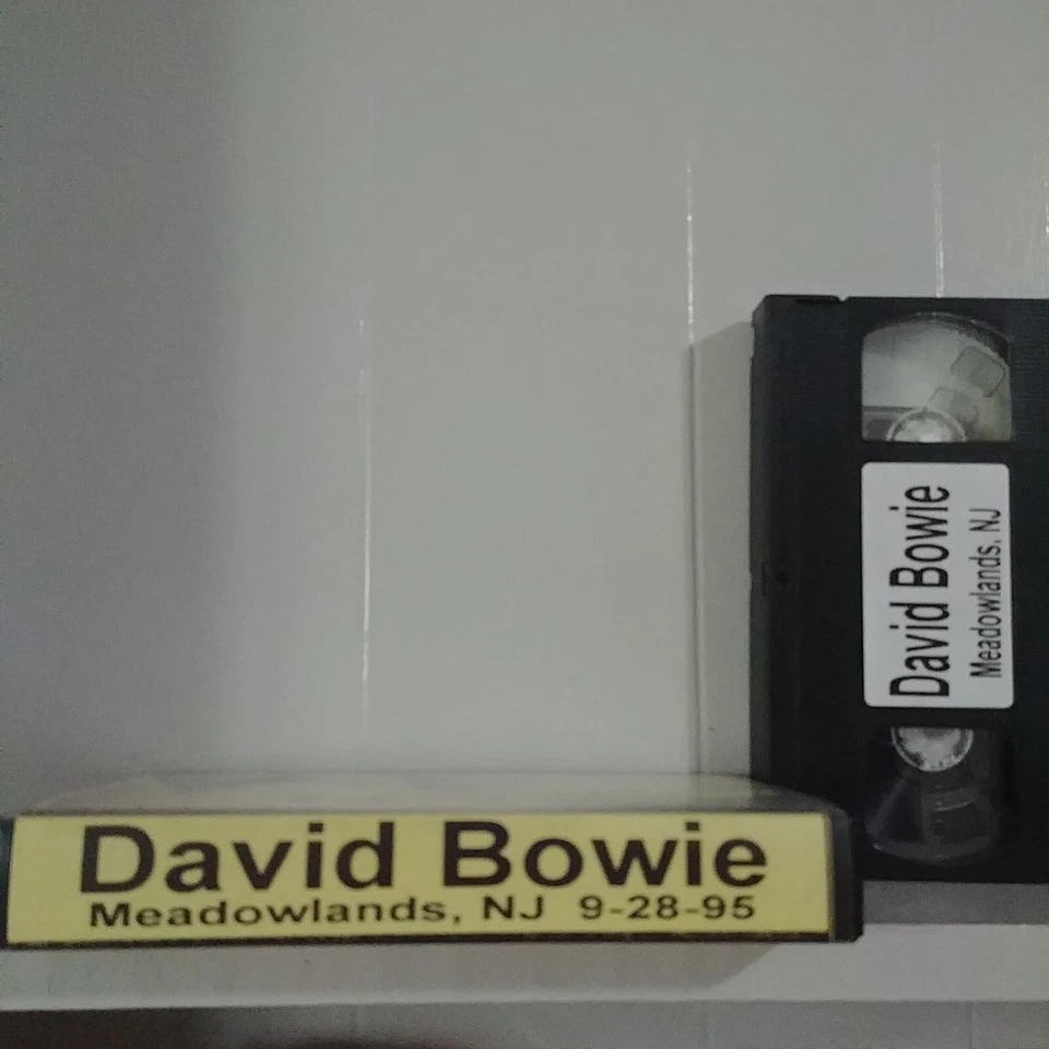 David Bowie & Nine Inch Nails Live In New Jersey 1995 VHS - Image 2 of 3