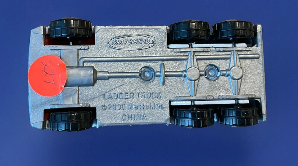 Matchbox Hero City #3 Sky Fire Ladder Truck Engine White/Red - Image 4 of 4