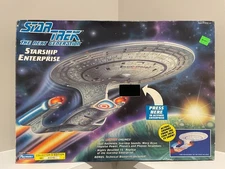 Vintage 1992 Star Trek The Next Generation Playmates ENTERPRISE 1701-D w/ Box