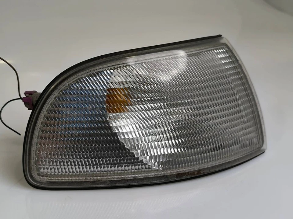AUDI A8 S8 D2 4D 1998 Luce indicatore di direzione anteriore destra 4D0953050 SVM2769 - Immagine 2 di 4
