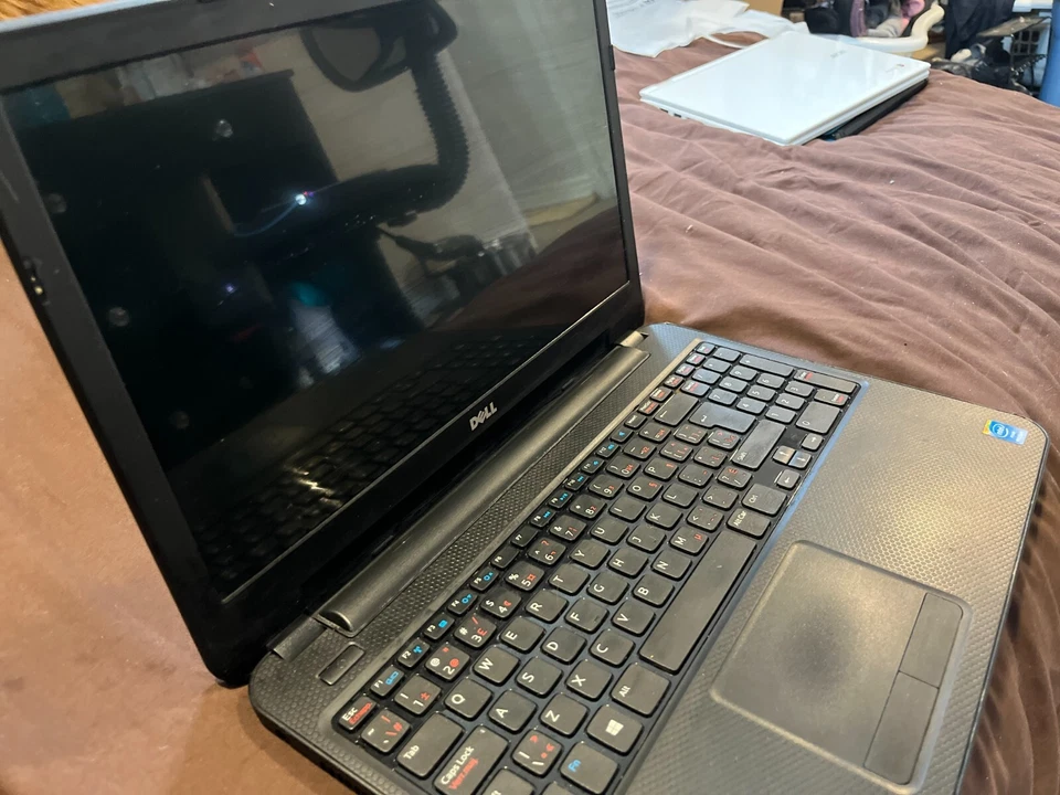 Black Dell Inspiron 3531 15 inch laptop with Windows 8 | Used-Like New - Image 3 of 4