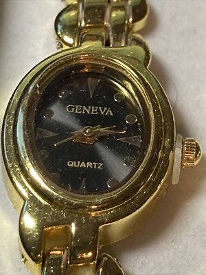NEW GENEVA Women display picture 1