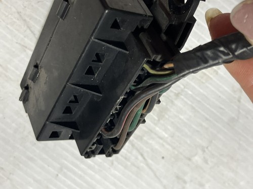 1997 Suzuki GSXR 750 Fuse Box Plug (OEM) - Picture 8 of 17