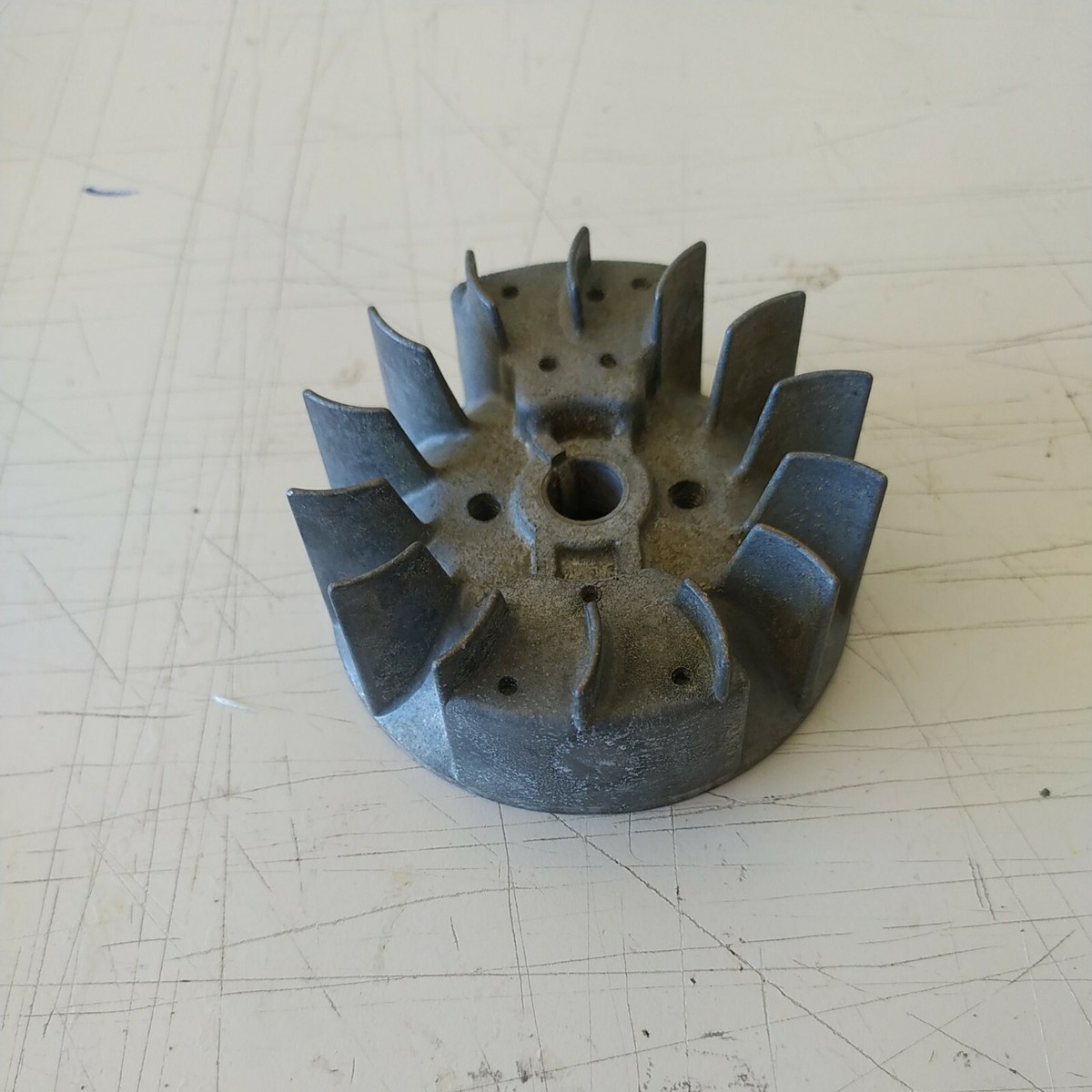 Spares2go Testa Di Alimentazione Manuale A Doppia Linea Con Bulloni Per Robin Strimmer/Trimmer/Decespugliatore - Foto 6