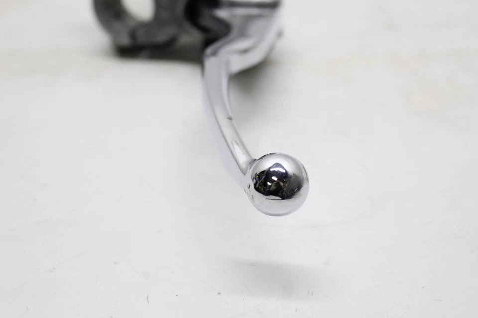 Главный цилиндр переднего тормоза 2001 Suzuki Intruder 1400 Vs1400glp - Изображение 3 из 4