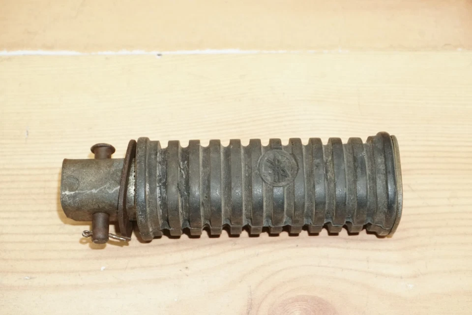 Yamaha CS5 200 1972 OEM reposapiés trasero derecho reposapiés RD200 DS7 RD250 168-27431-10-00 Foto 2 de 4