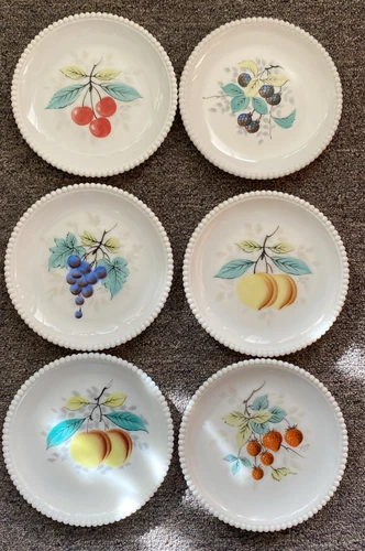 Lot (6) Vintage Westmoreland Beaded Edge Milk Glass Fruit Plates 7.5" Excellent