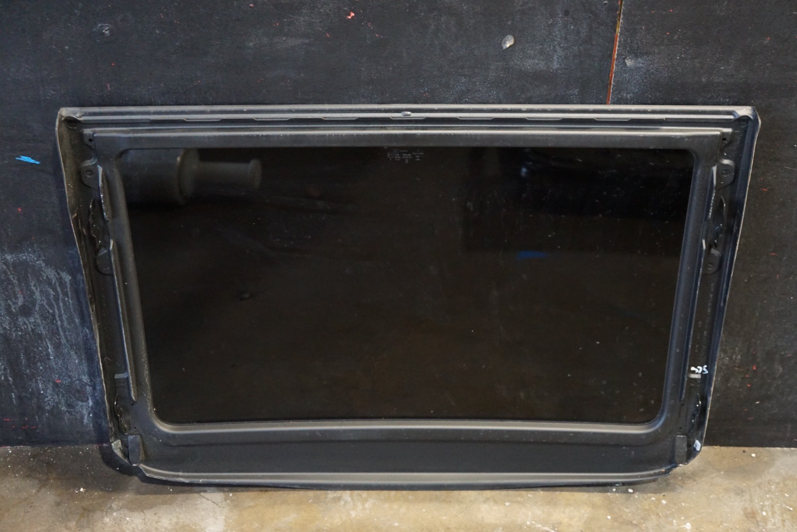 2019 - 2025 LAMBORGHINI URUS FRONT UPPER PANORAMIC SUNROOF GLASS OEM 4M8877055A