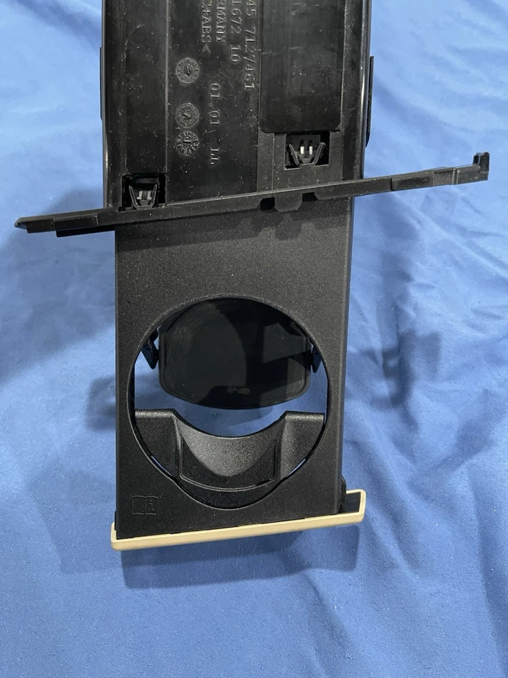 Portavasos pasajero derecho beige 51457127461 OEM BMW 328i 2009-2011 sedán Foto 2 de 4