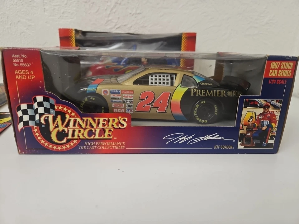 Jeff Gordon Lot- 1:24 Diecast 1997,  Mini Bobblehead, Speed Wheel Racer +  L93  - Image 4 of 4