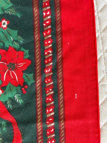 Christmas cloth tablecloth 80 x 60 red green poinsettia holly cotton - Picture 4 of 5