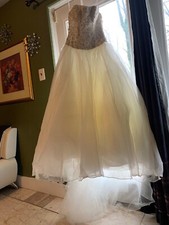Ivory Oleg Cassini wedding dress, size 4. Never used.