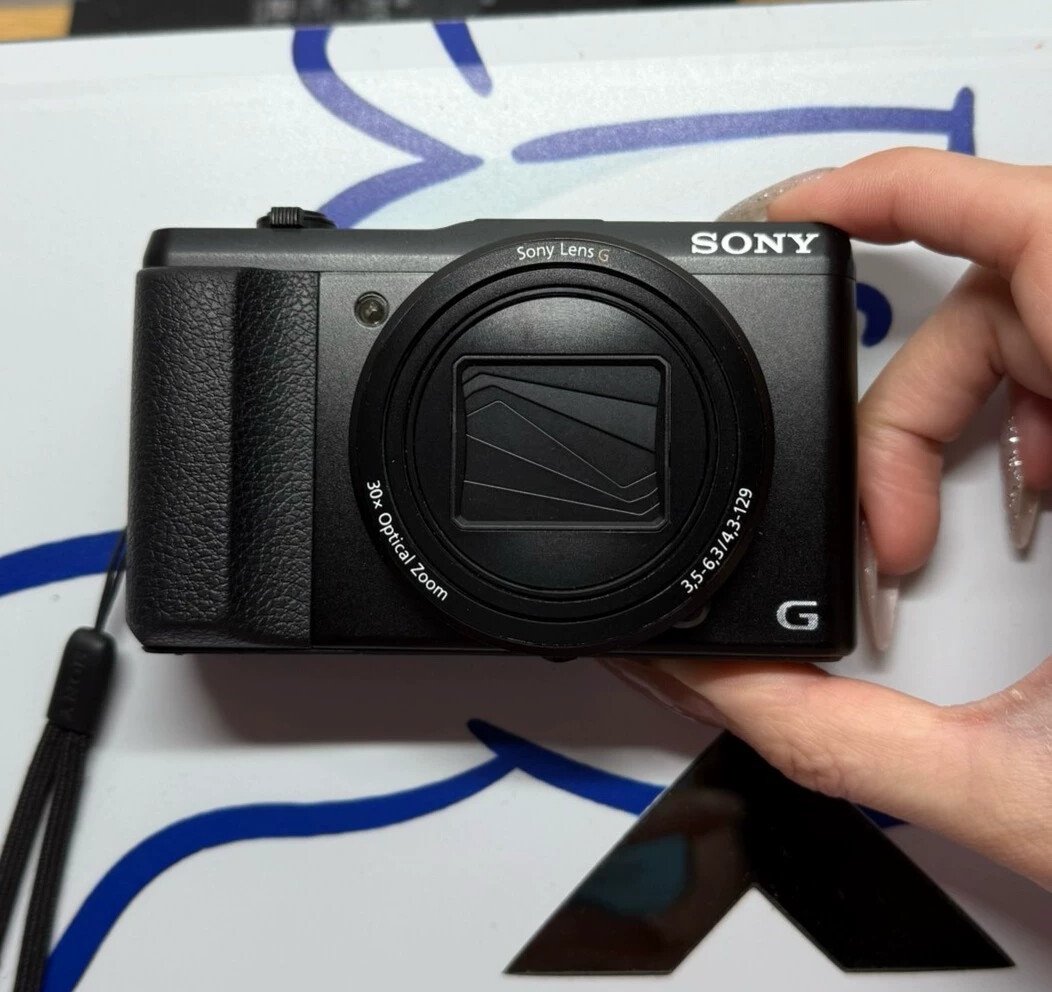 Sony Cyber-shot DSC-HX50V 20.4MP 30x Optical Zoom with Wifi
