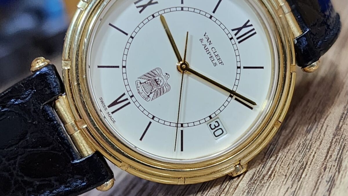 Rare Vintage Van Cleef Arpels UAE 🇦🇪 LOGO 18k Gold Quartz Rare Vintage Van Cleef Arpels UAE 🇦🇪 LOGO 18k Gold Quartz