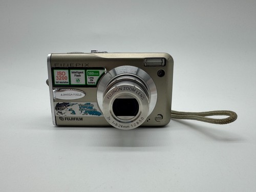 Fujifilm Finepix F30 Digitalkamera 6,3MP Silber 3x Optischer Zoom - Bild 2 von 9