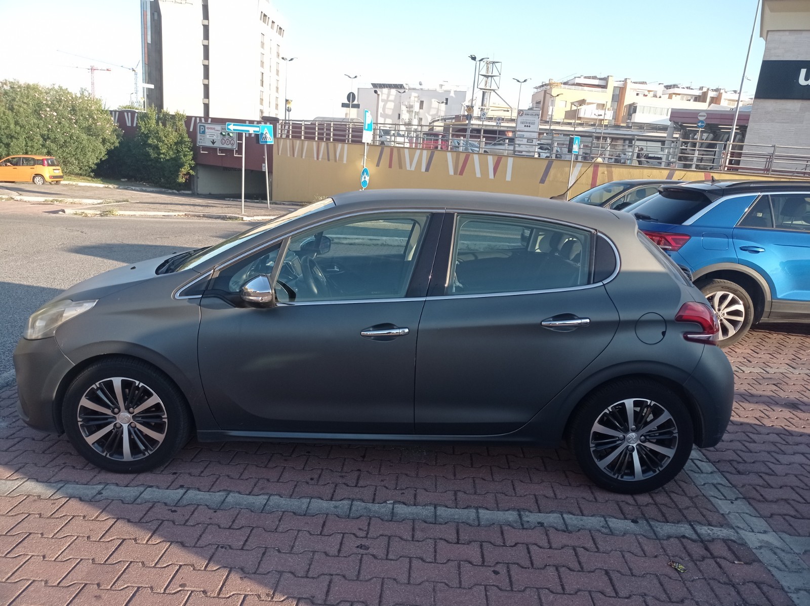 Peugeot 208 - 1.2 Pure-Tech Allure 82cv 95.000 Km - Benzina foto 2