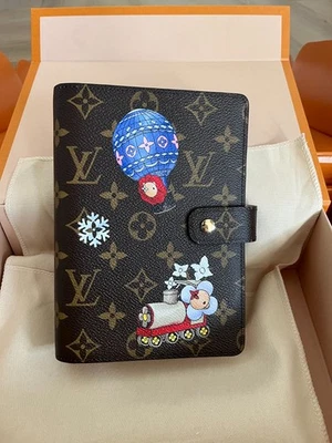 Louis Vuitton NEW Vivienne Wintry Winter capsule LV MAP Ring Agenda Cover GI1466 - Bild 1 von 4