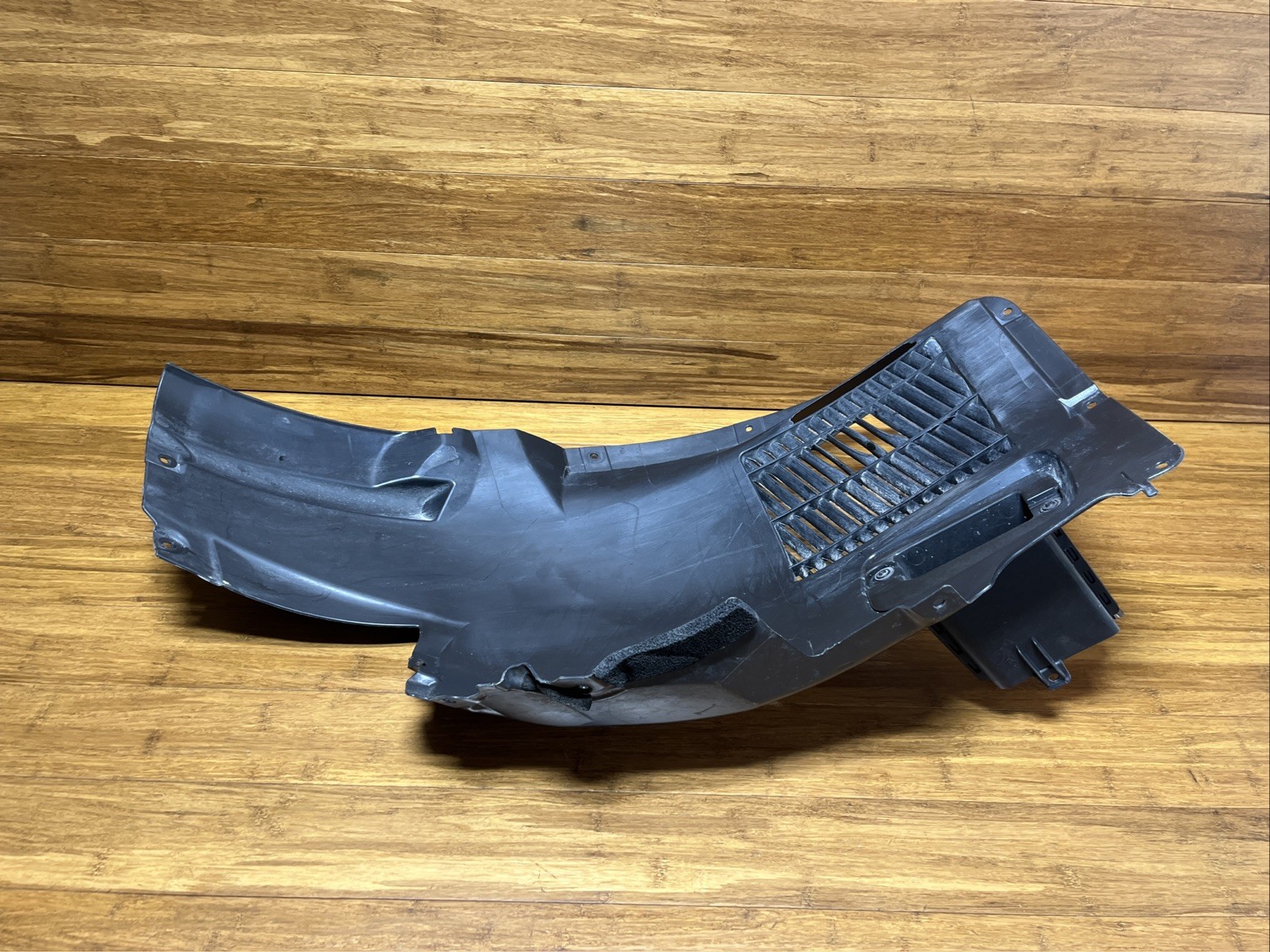2009-2023 Rolls Royce Dawn RR6 Front Right Frontward Fender Liner OEM NOTE