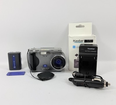 Sony Cyber-shot DSC-S30 1.3MP Digital Camera Vintage Collectable EXC Bundle