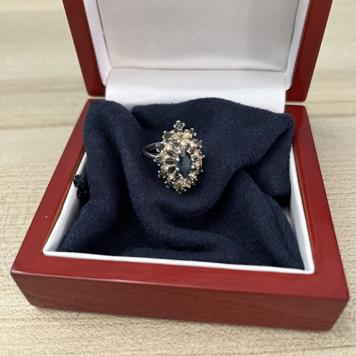18k THGE White Gold Plated Blue Sapphire Zircon Ring Size 6 18k THGE White Gold Plated Blue Sapphire Zircon Ring Size 6