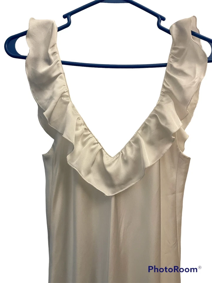 Show Me Your Mumu 女式荷叶领缎面懒人迷笛礼服奶油色 XS 码全新带标签 — 第 2/4 张图片