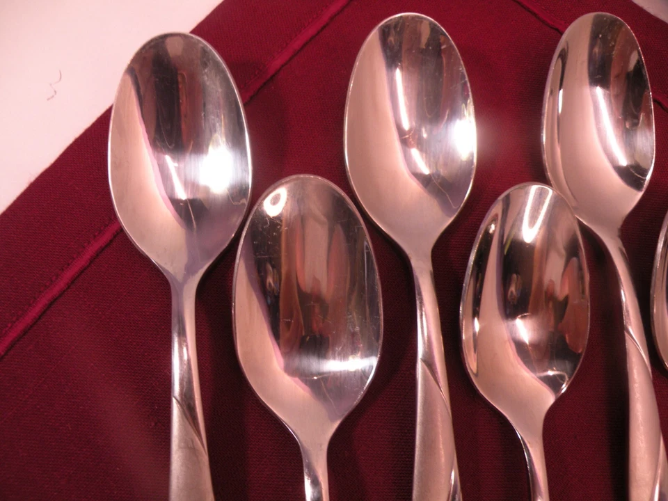 Juego de 7 cucharas sopera ovaladas Cambridge MERCADO satinadas remolino de acero inoxidable 7 7/8" Foto 2 de 4