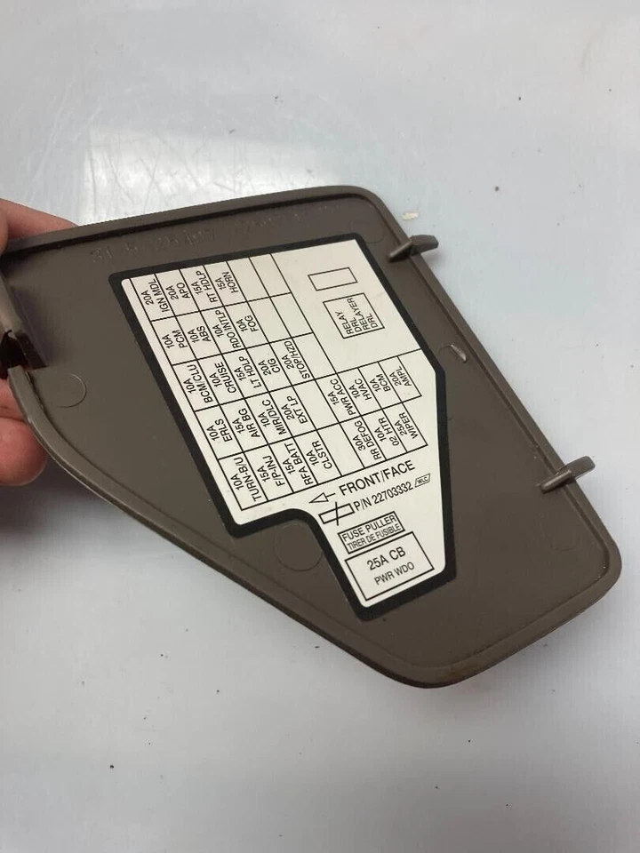 Cubierta de caja de fusibles Pontiac Sunfire 1995-2002 P/N 22592717 original OEM GM tapa de pieza Foto 4 de 4