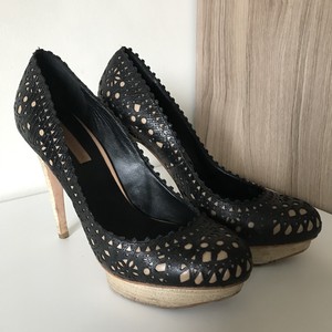 bcbg gloria pump