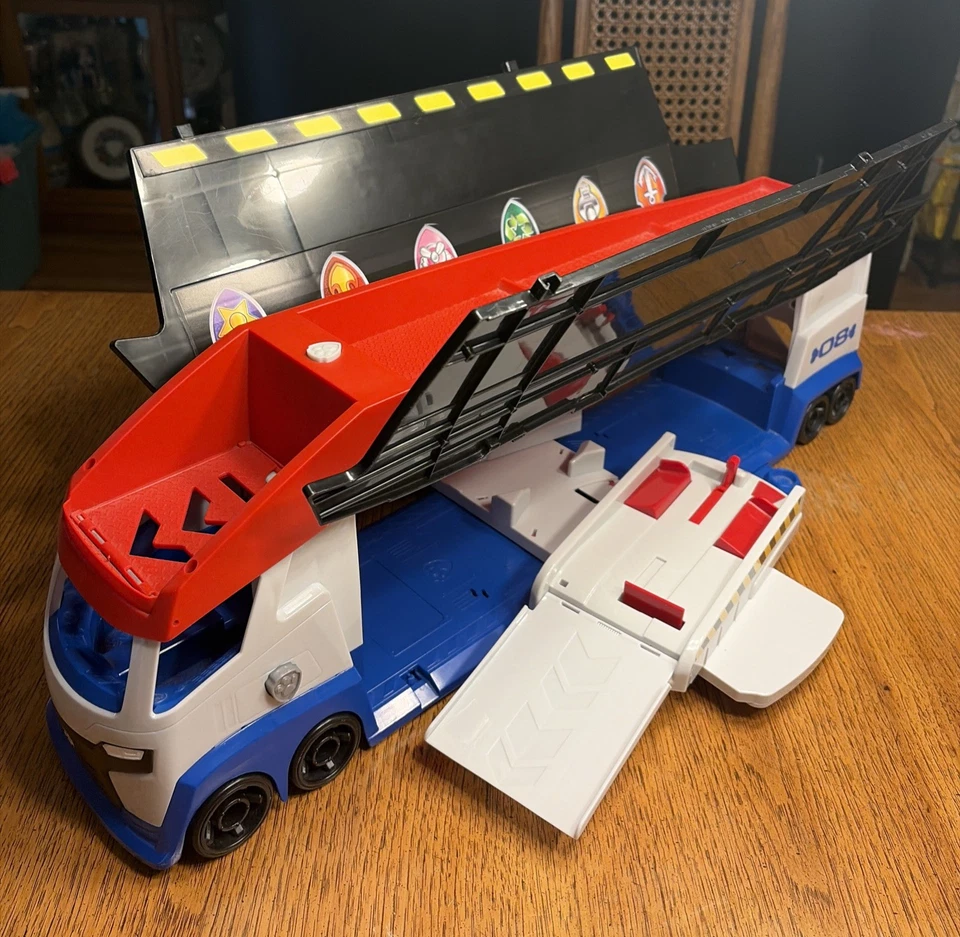 PAW Patrol PAW Patroller Team Transport Truck – Includes Vehicles & Figures - Image 3 of 4