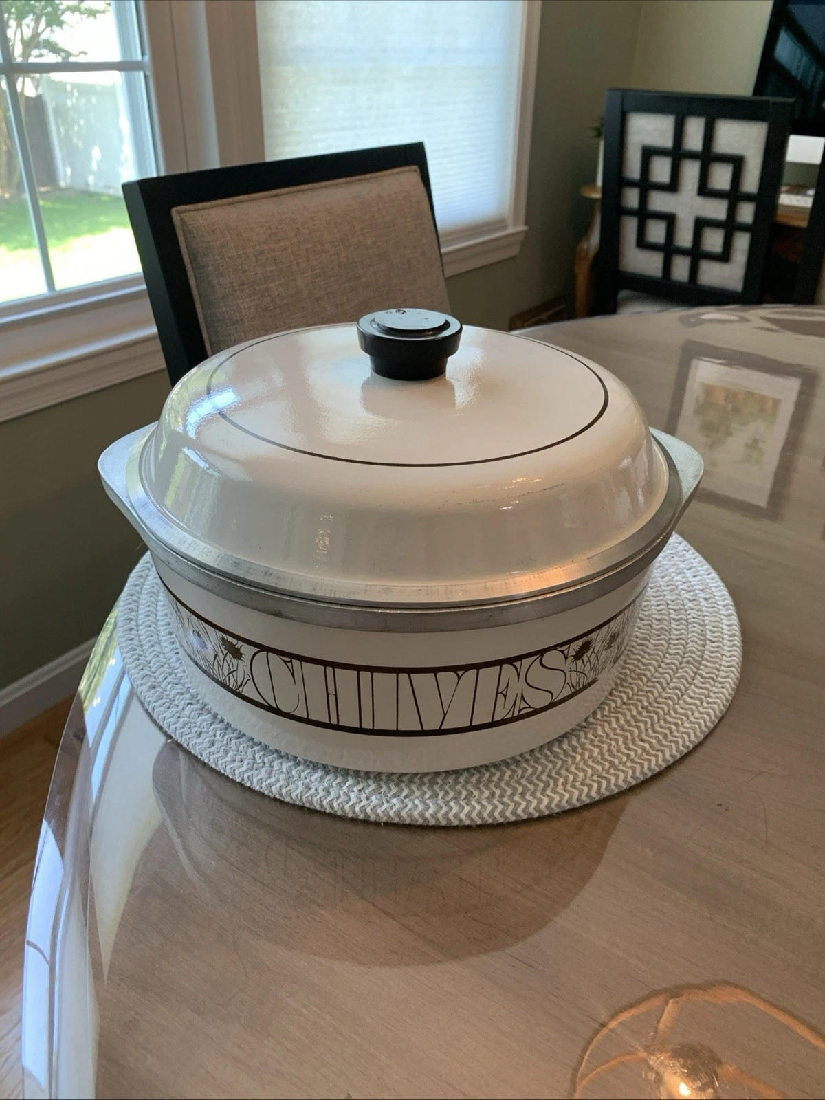 Vintage Cast Aluminum White w/Brown Chives Graphic 5-qt Dutch Oven With Lid