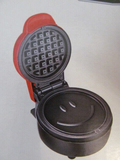 Bella Mini Smiley Waffle Maker Makes 4 Classic Waffles, Red, Yellow, or  Pink 