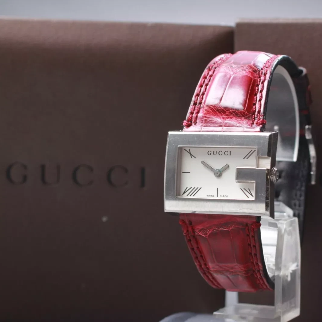 Montre femme GUCCI G rectangle 100L cadran blanc quartz boîte et papiers