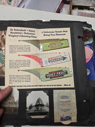 1939-40 New York Worlds Fair Homemade Scrapbook Many Personal Photos & Souvenirs - Picture 2 of 7