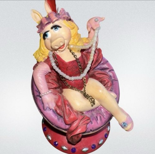 Figura Miss Piggy’s Hats Off To Moi Collection Don’t Exercise, Accessorize - Imagen 2 de 5