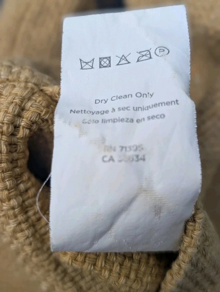 West Elm 枕套黄色纹理木质纽扣闭合方形 20 X 20 帆布 — 第 4/4 张图片