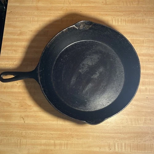 New ListingAntique "Wagner" 10 Early Logo Cast Iron Skillet Pan Heat Ring No Wobble