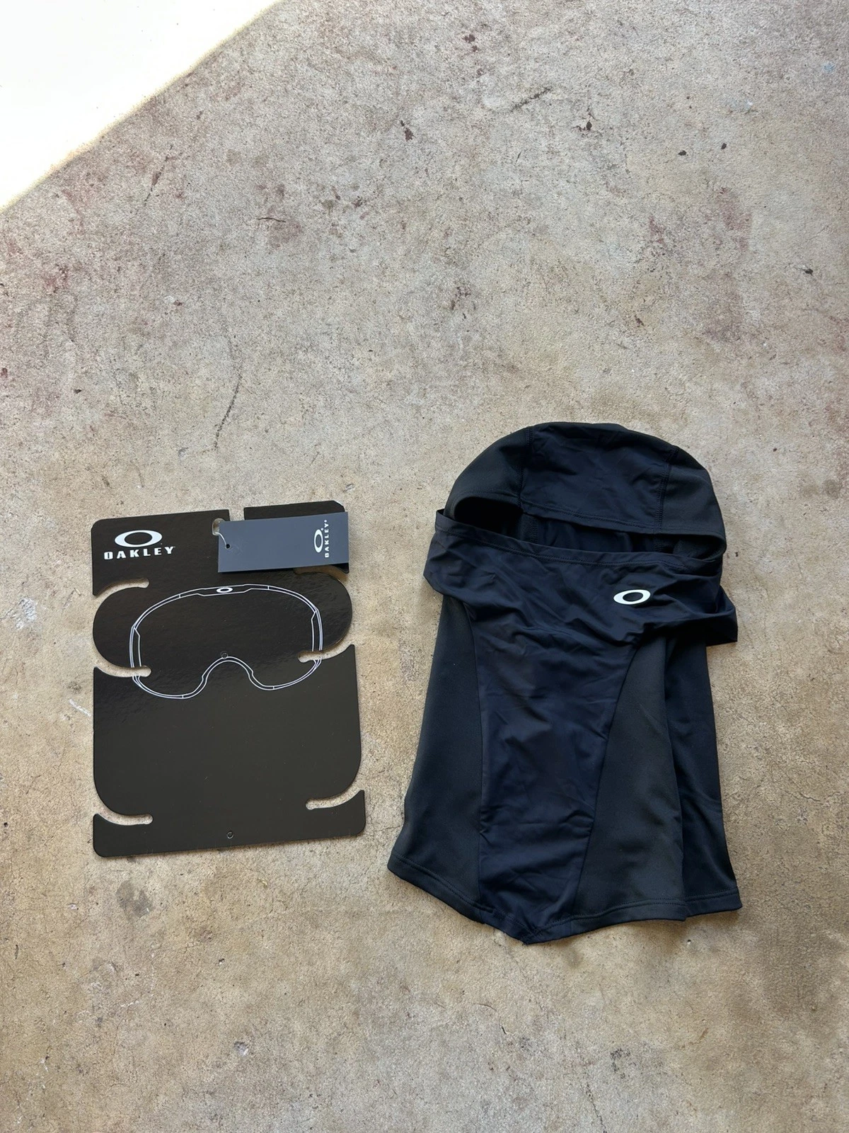 Oakley Balaclava Face Mask Windproof Outdoor Skiing Face Cover Black
Opens in a new window or tab