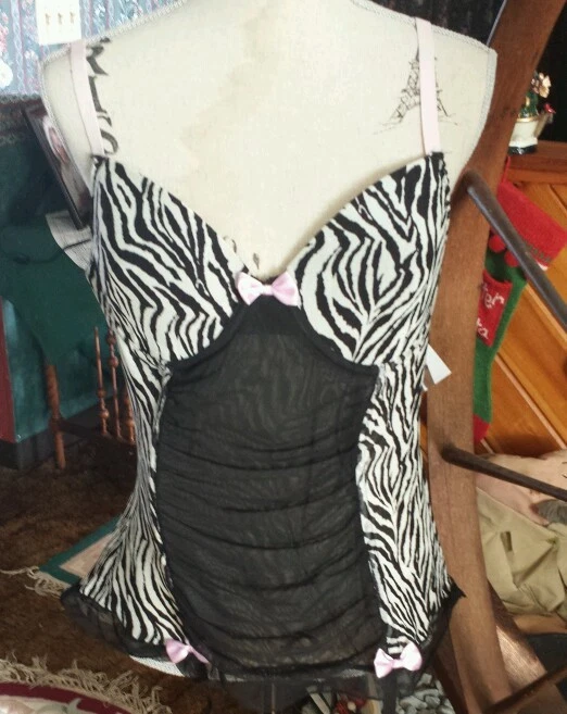 NUEVO CON ETIQUETAS ELEGANTES MOMENTOS ♡ SUJETADOR CON AROS ACOLCHADO BUSTIER MALLA BLANCO Y NEGRO ♡ Talla 40 Foto 2 de 3