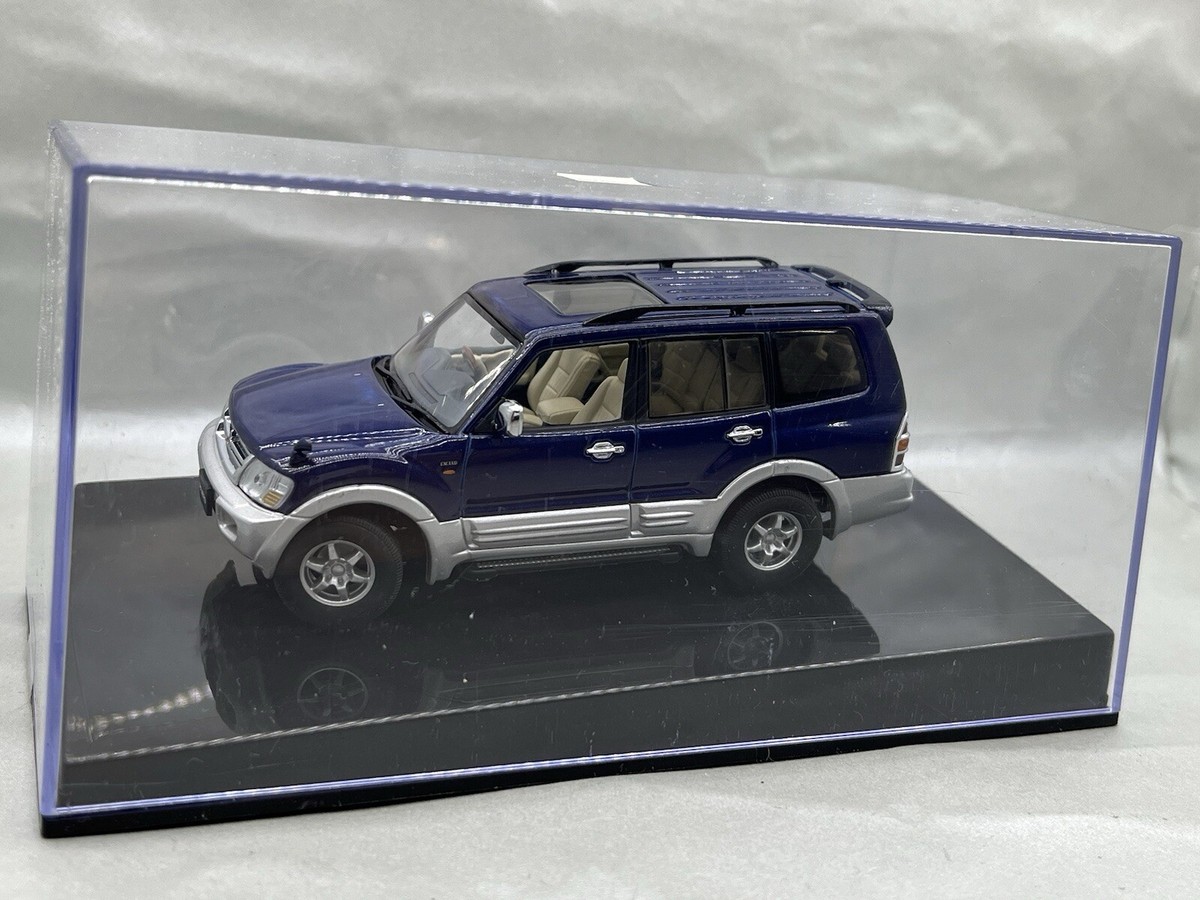 🇺🇦 1:43 AutoArt Mitsubishi Pajero LWB Blue Paper package lost