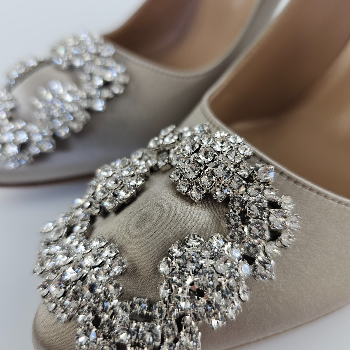MANOLO BLAHNIK Hangisi Light Gray Satin 105mm Pumps Size MANOLO BLAHNIK Hangisi Light Gray Satin 105mm Pumps Size