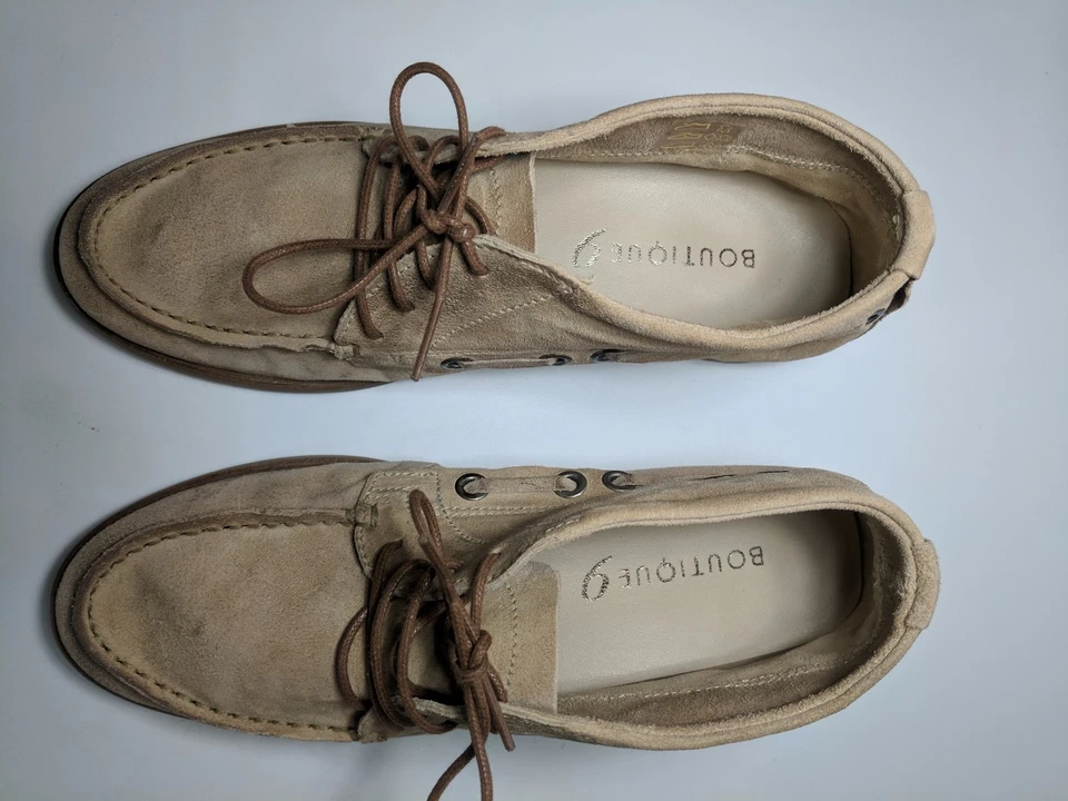 NUEVO BOUTIQUE 9 ZAPATOS PLANOS MOCASÍN BEIGE GAMUZA CON CORDONES PARA MUJER - TALLA 6,5 Foto 2 de 4