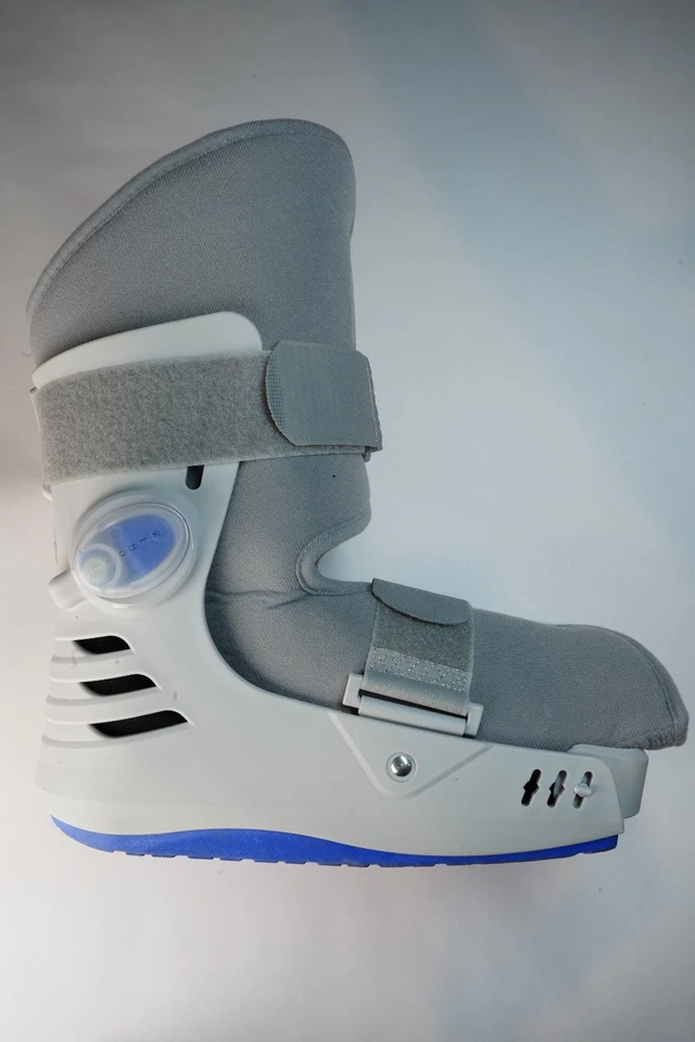 DeRoyal Large Full Shell Walker Boot w/Air Pumps Stabilization Air Cast 4 Ankle - Image 2 of 4