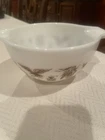 Pyrex Early American Cinderella Mixing Bowl #441 1.5 Pint White Brown