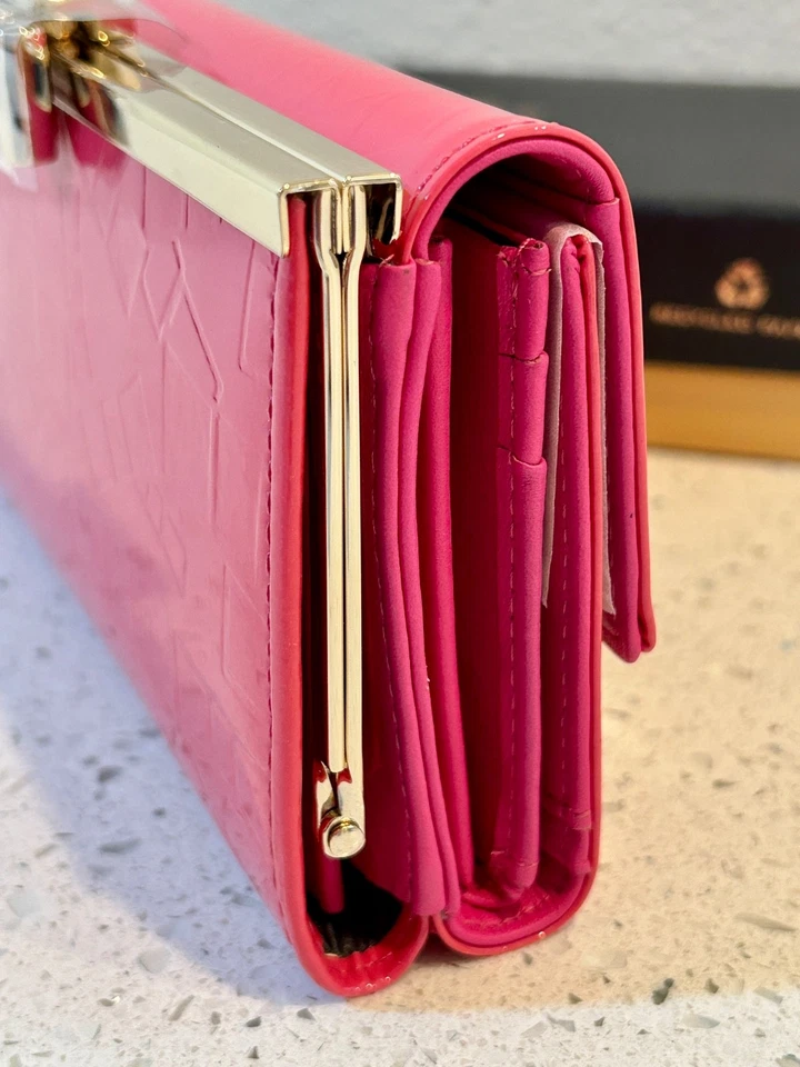 Cartera sin asas OMNIA cristal rosa charol con bloqueo de lazo de diamantes de imitación NUEVA EN CAJA Foto 4 de 4