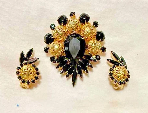 Juliana Costume Jewelry Set produced by DeLizza & Elster.  Very Vintage