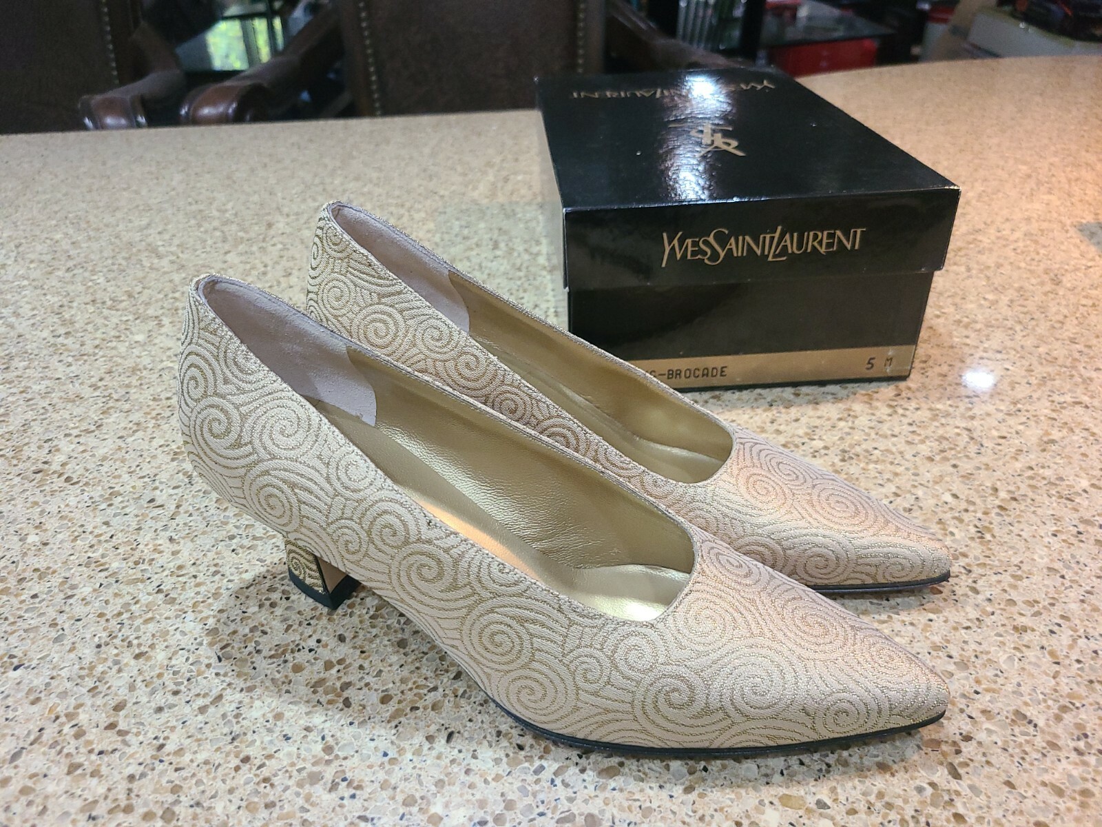 YVES SAINT LAURENT "Brocade" décolleté tessuto oro swing US 5 M