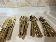cutlery set for 8
