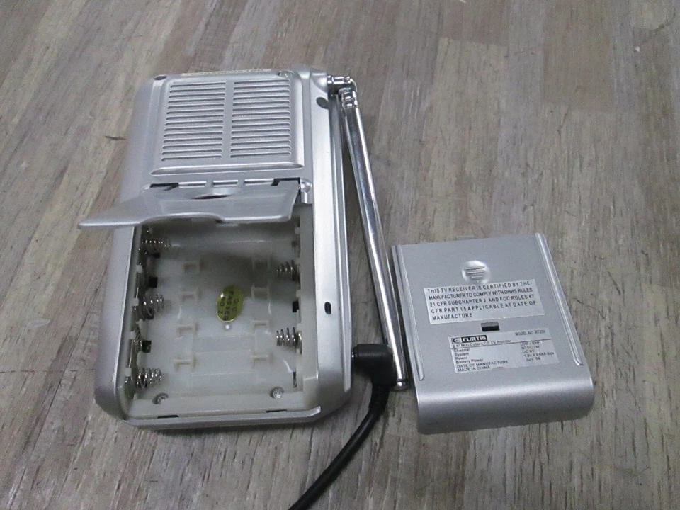 CURTIS RT250 POCKET PORTABLE 2.5" TFT LCD COLOR SCREEN TV SET - Image 4 of 4